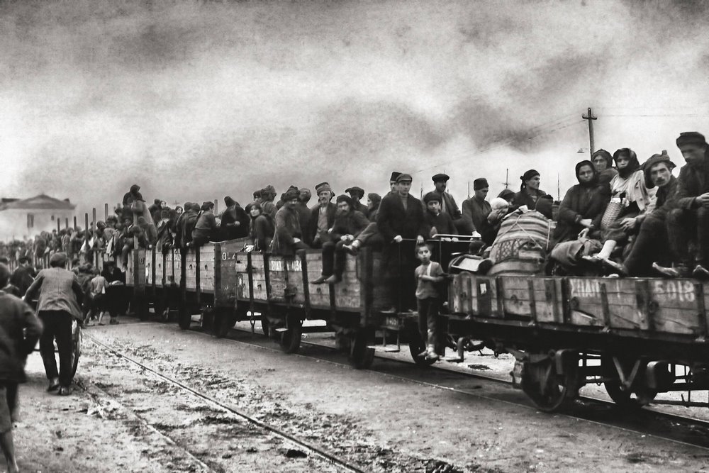 131. Τραίνα γεμάτα με πρόσφυγες για την Ελλάδα